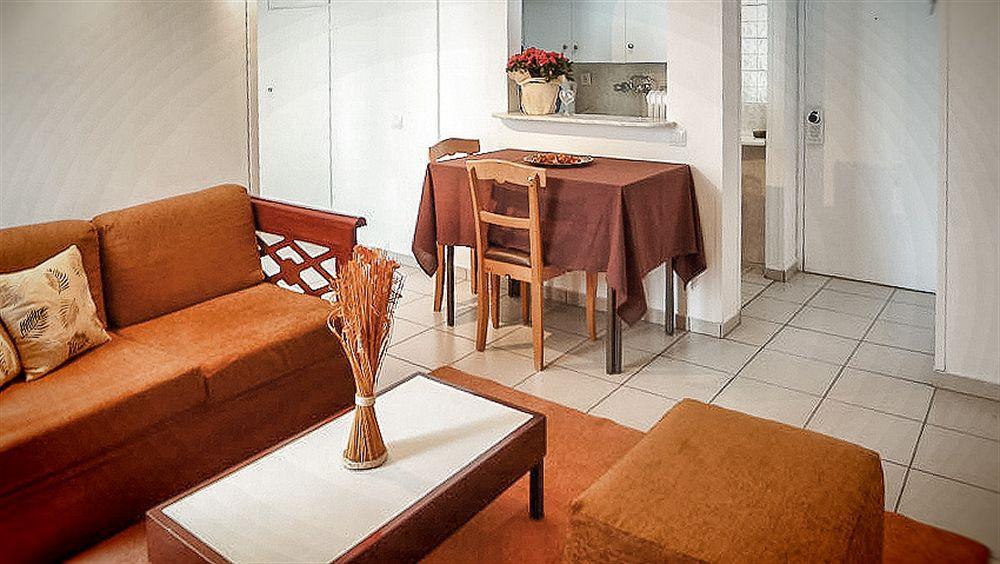 Zina Hotel Apartments Athén Kültér fotó
